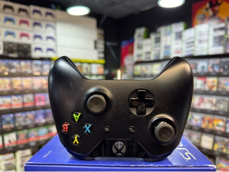 Игровой контроллер Xbox ONE Черный (Б/У)