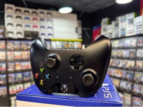 Игровой контроллер Xbox ONE Черный (Б/У)